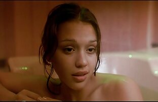 XXX UNE FEMME ASIATIQUE PROFITE DE GODE ET BAISE sex video gratuit 100