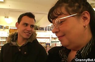 XXX hygiène bucco-dentaire dans les sex movie gratuit toilettes