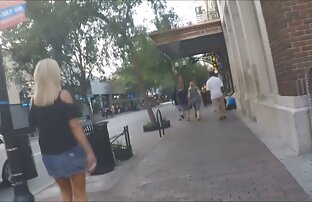 XXX Profiter de son gode video hard x gratuit dans les toilettes publiques